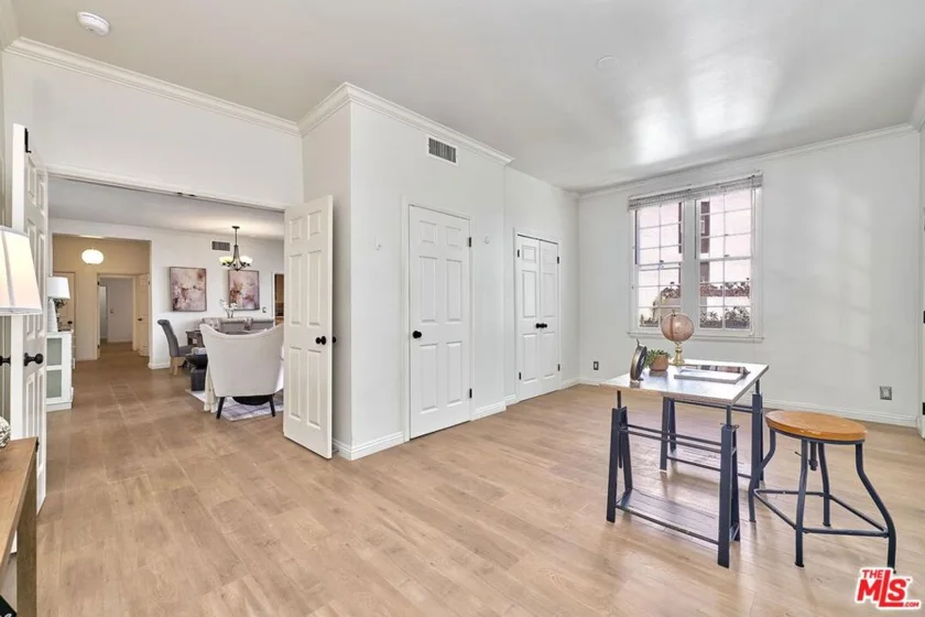 420 S Barrington Avenue #102 photo 7