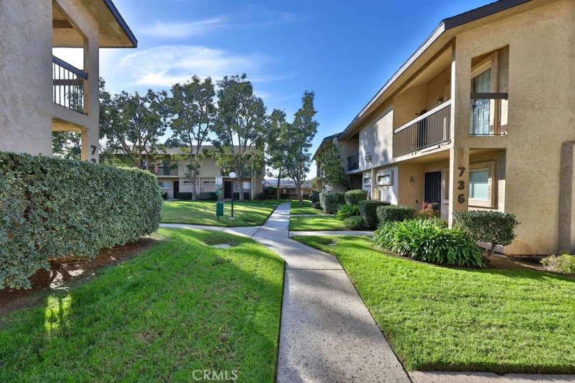 736 N Mollison Avenue #D photo 1