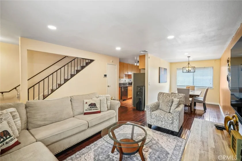 11401 Berendo Avenue #6 photo 1