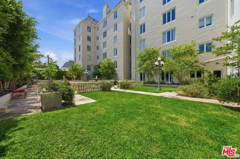 1424 N Crescent Heights Boulevard #49 photo 24