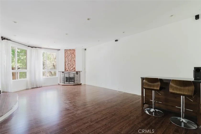 5333 Zelzah Avenue #203 photo 2