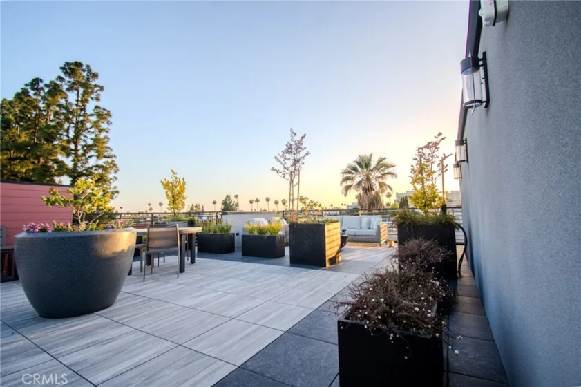150 S Oak Knoll #202 photo 20