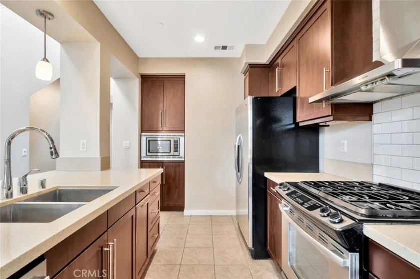 563 W Maple Avenue photo 8