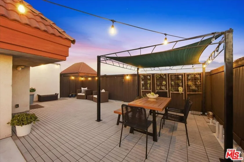 1271 Granville Avenue #402 photo 37