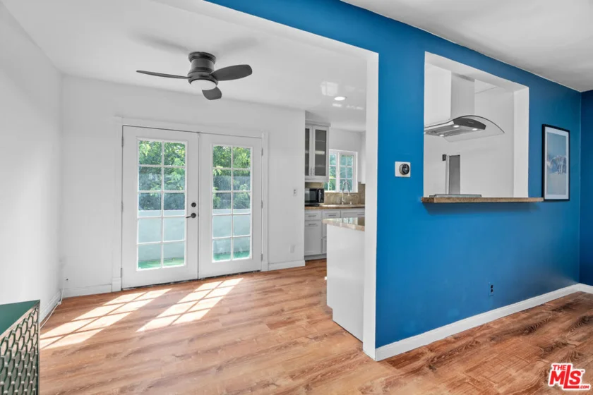 6160 Whitsett Avenue #10 photo 4