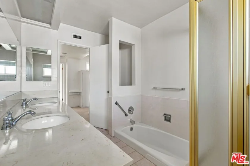 5452 W 57th Street photo 32