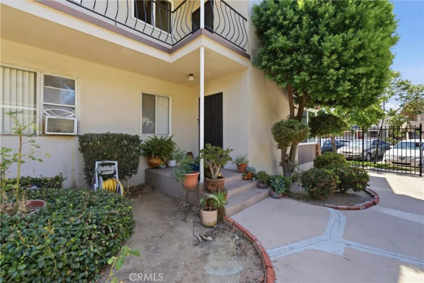 1327 E Appleton Street photo 3