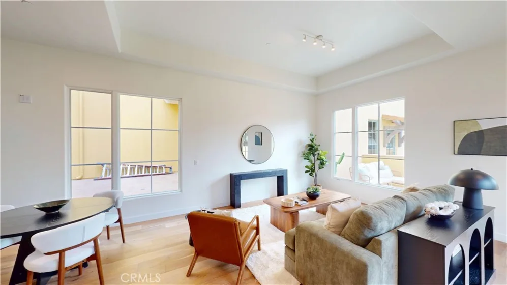1878 E Walnut Street #203 photo 1