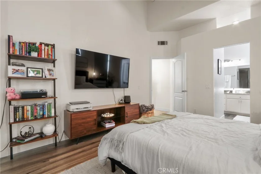 1071 S Volterra photo 18