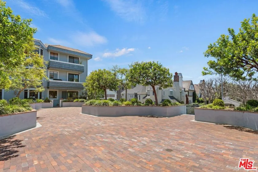310 Tahiti Way #103 photo 30
