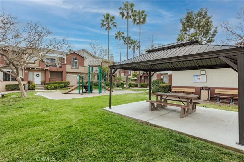 24 Mission Court photo 29