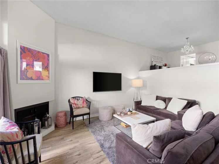 15223 Magnolia Boulevard #B photo 8