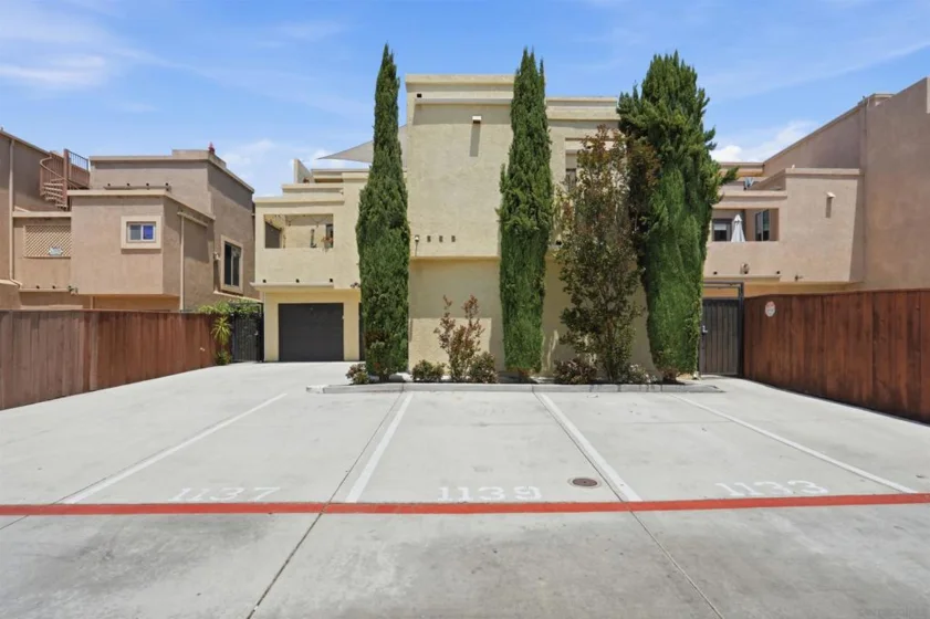 1137 Felspar Street photo 27