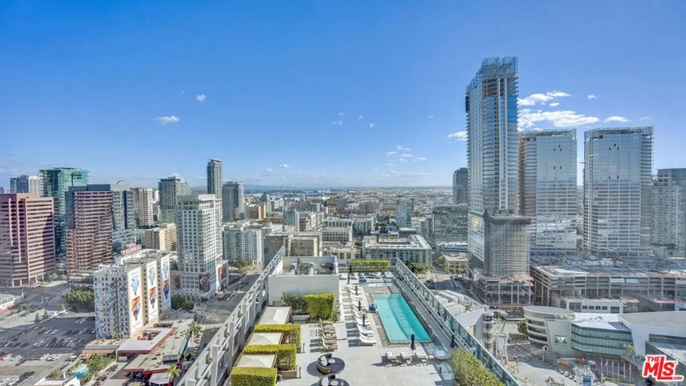 900 W Olympic Boulevard #39C photo 32
