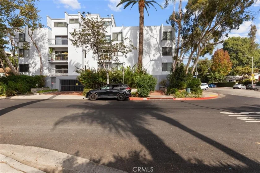 7505 Hampton Avenue #4 photo 2
