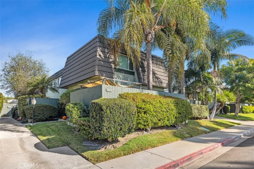 1632 Iowa Street #A photo 1