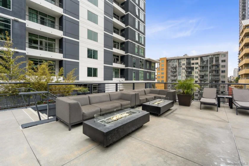 425 W Beech Street #314 photo 31