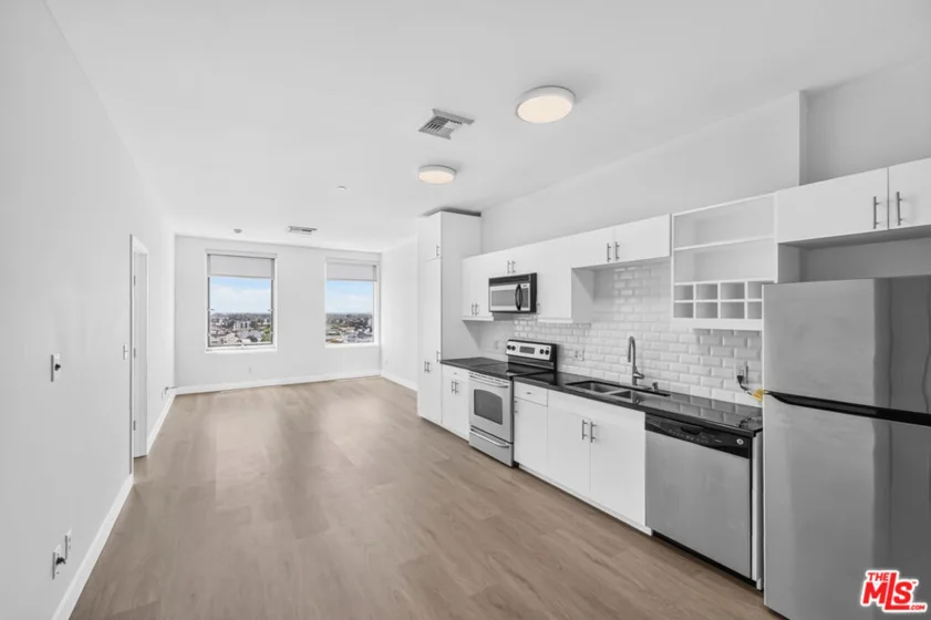 3810 Wilshire Boulevard #1108 photo 1