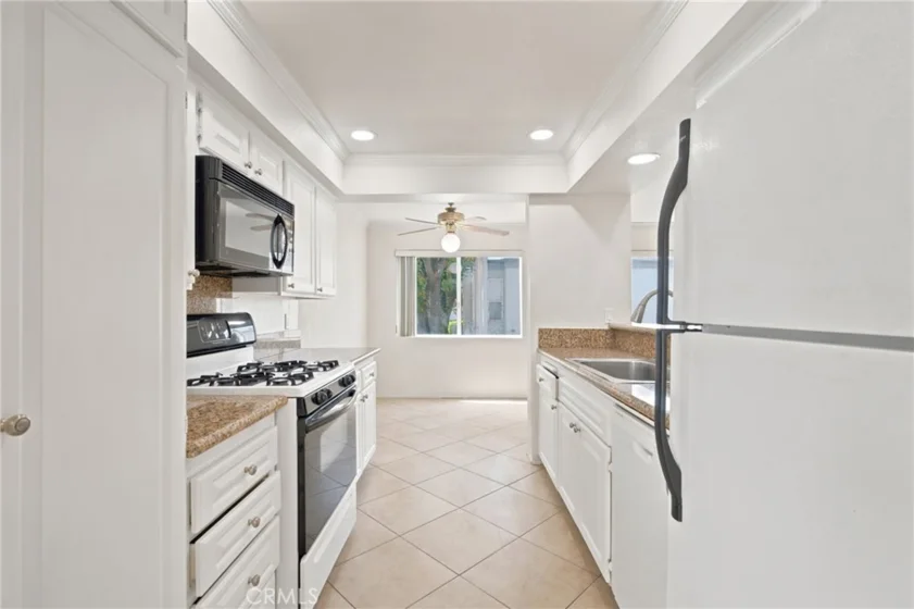 11786 Moorpark Street #F photo 26
