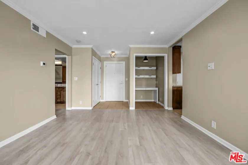1250 N Kings Road #506 photo 27