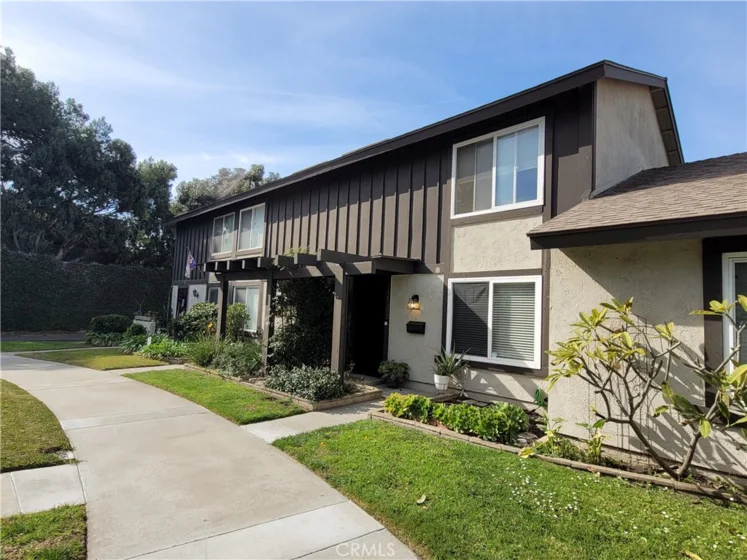 11102 Emerson Way photo 1