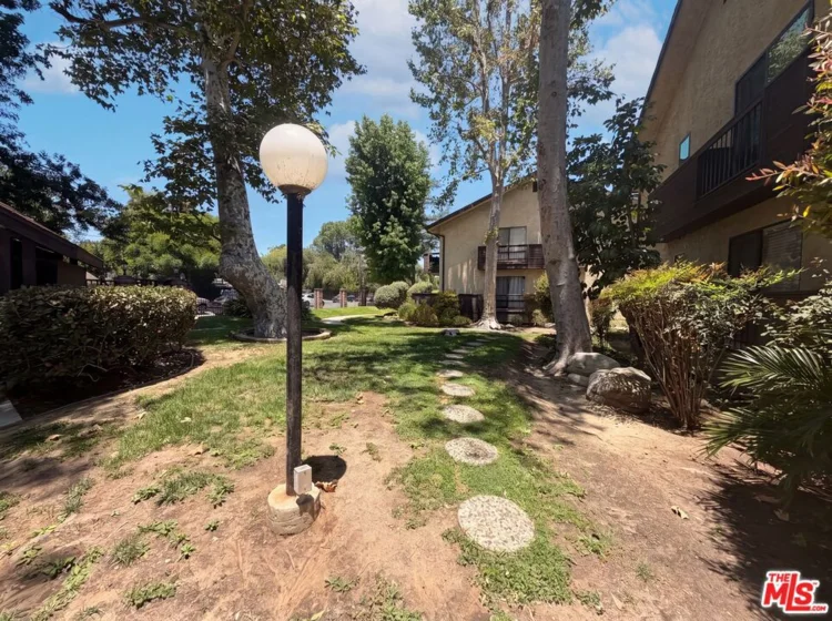 7300 Corbin Avenue #M photo 5