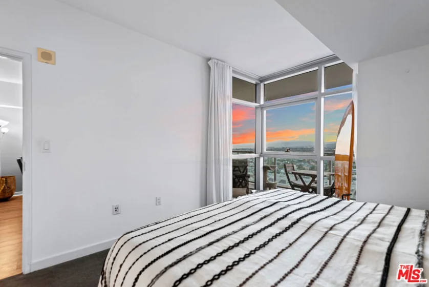 13700 Marina Pointe Drive #1520 photo 13