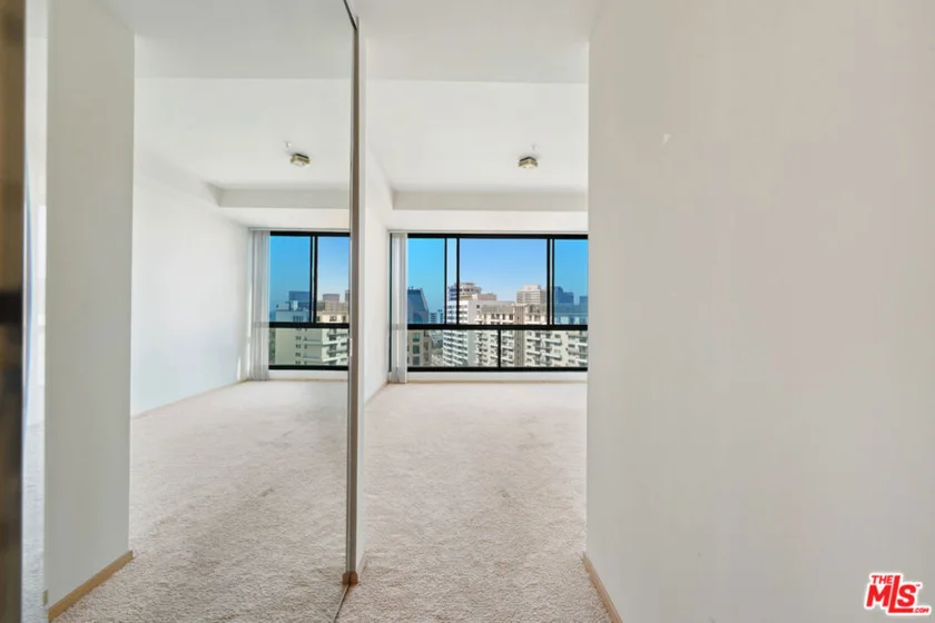 10490 Wilshire Boulevard #1402 photo 18