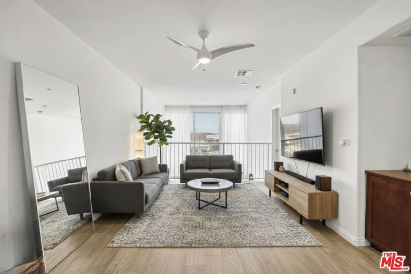 629 Traction Avenue #412 photo 3
