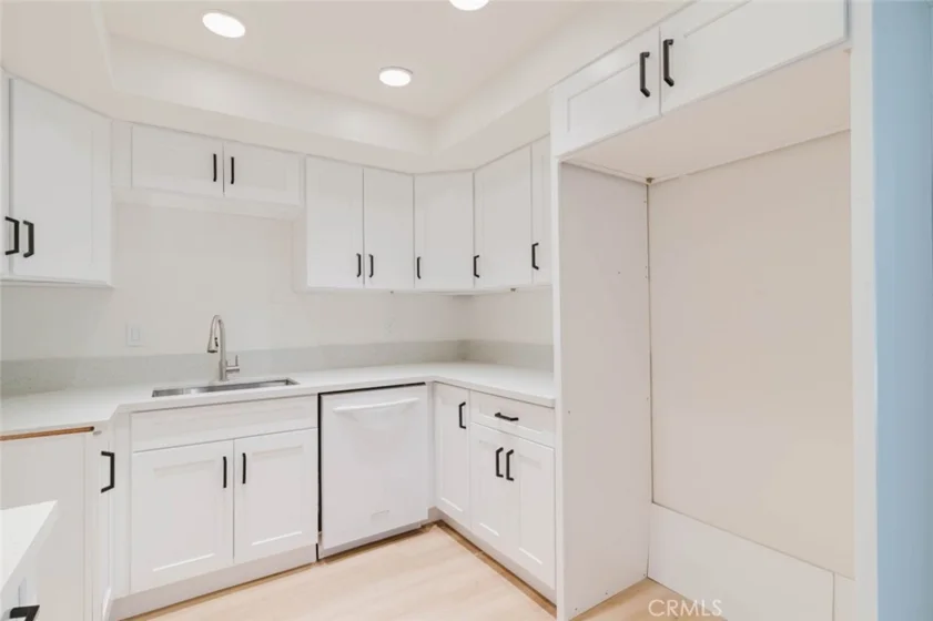 620 N Kenwood Street #208 photo 10