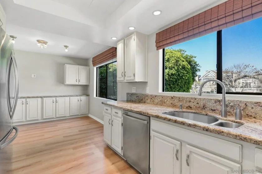 835 E Avenue #B photo 13