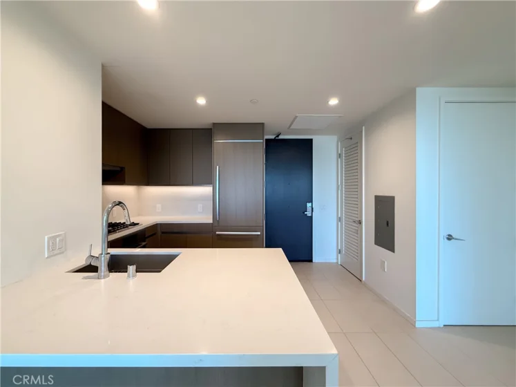 889 Francisco #2502 photo 2