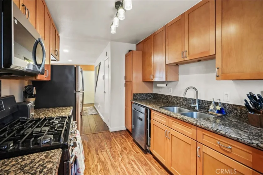 11401 Berendo Avenue #6 photo 20