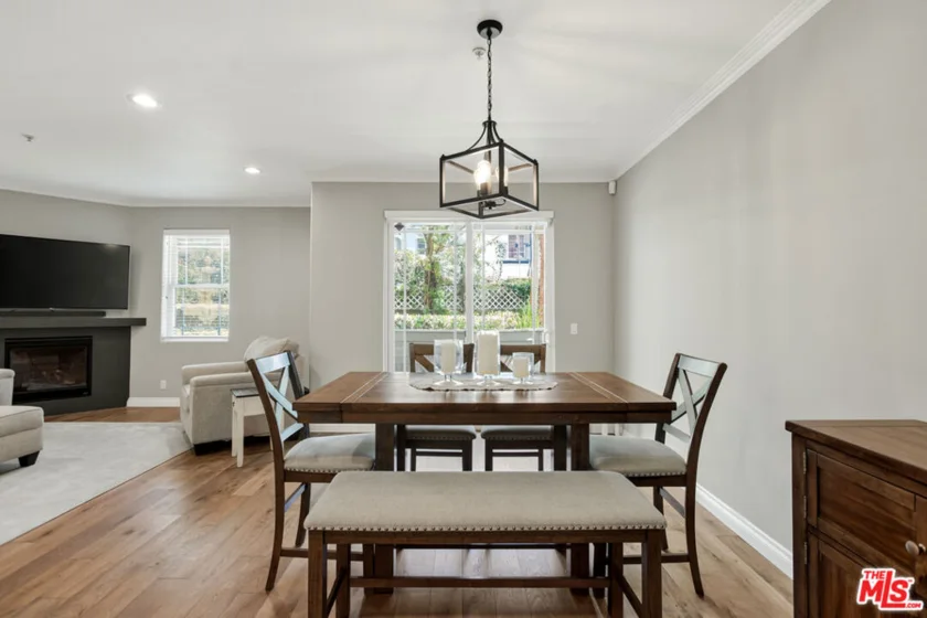 1426 N Laurel Avenue #110 photo 4