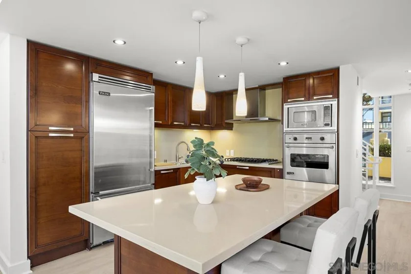 1325 Pacific Highway #313 photo 57