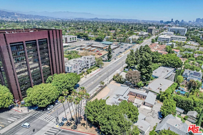 4925 Wilshire Boulevard #302 photo 38