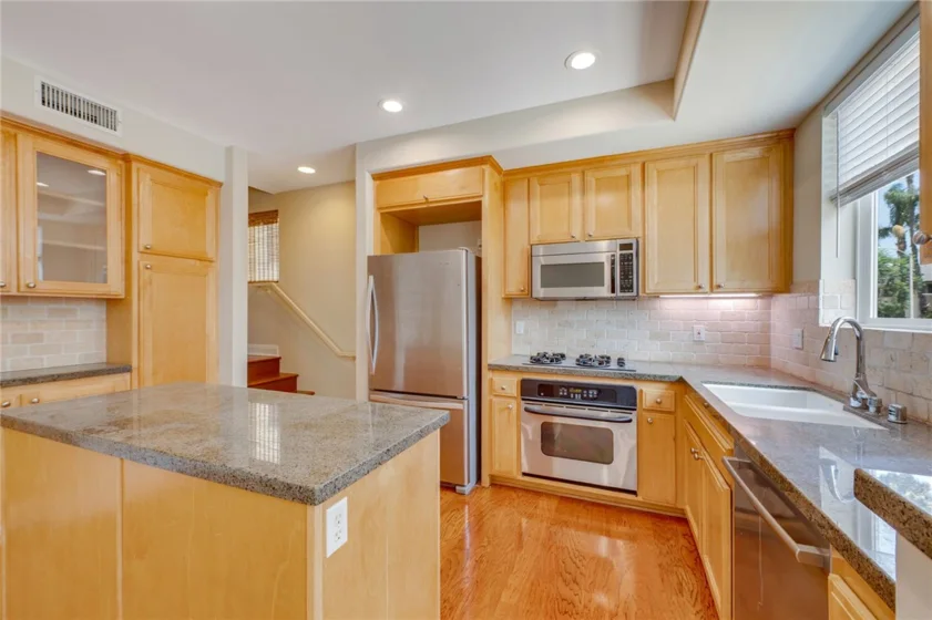 2125 S Bentley Avenue #101 photo 33