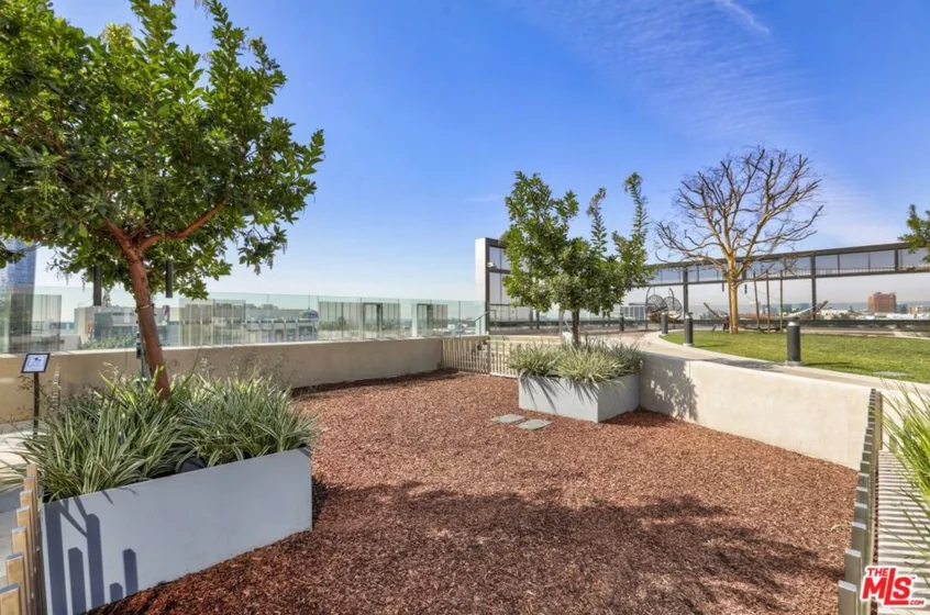 889 Francisco Street #909 photo 18