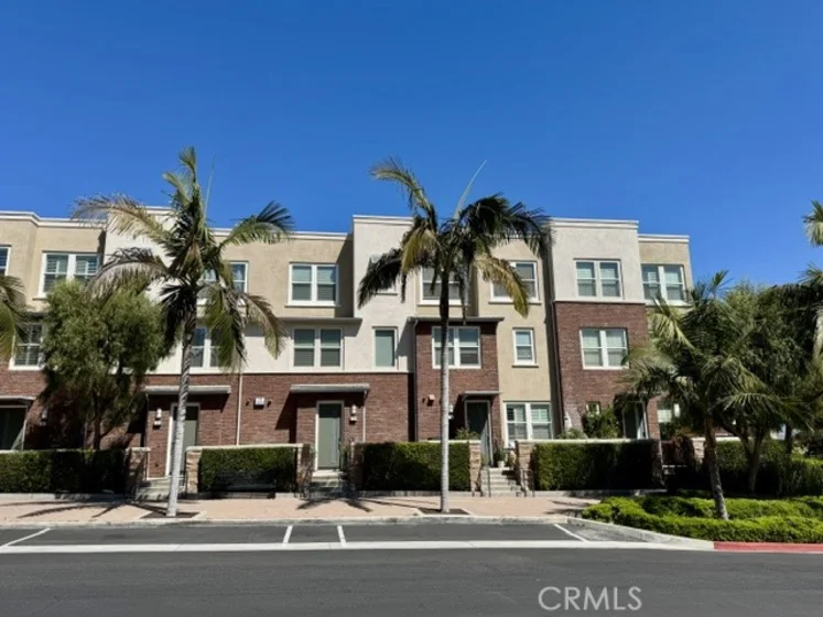 3 Vantis Drive photo 1