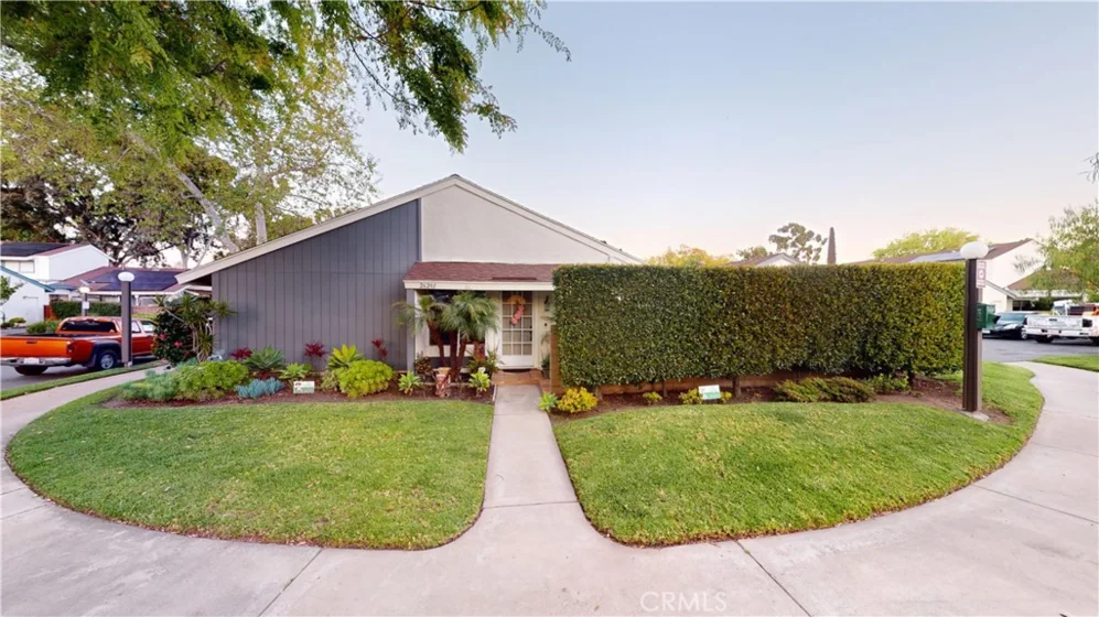 26281 Roundtree Court photo 1