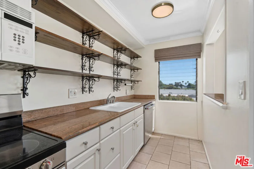 625 N Flores Street #304 photo 10