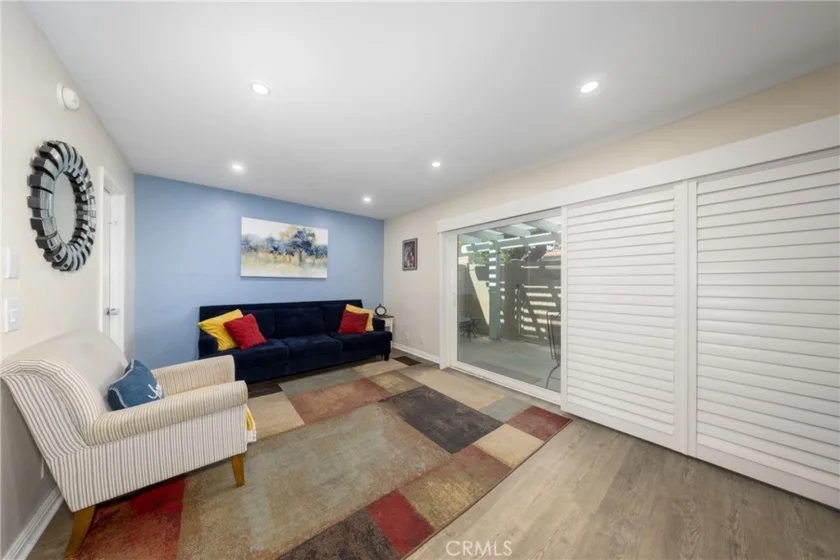 855 Las Lomas #B photo 4