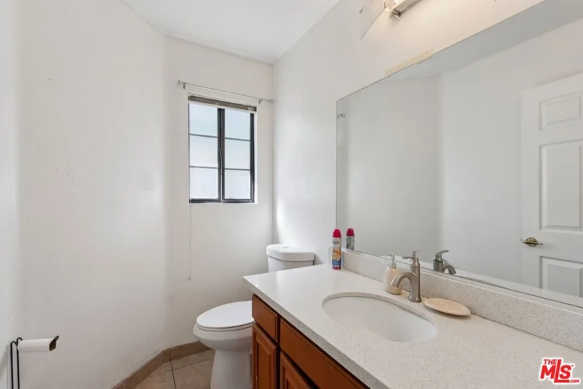 18424 Keswick Street #12 photo 6