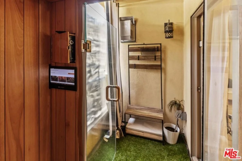5037 Rosewood Avenue #101 photo 23
