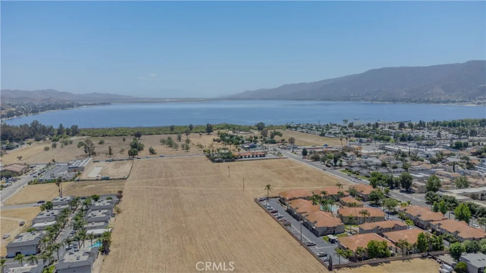 579 Parkview photo 14