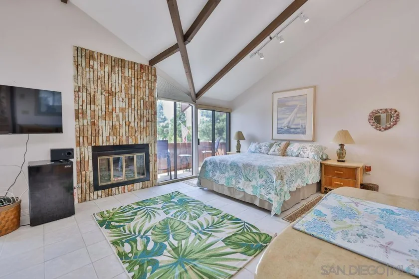 835 D Avenue #4 photo 23