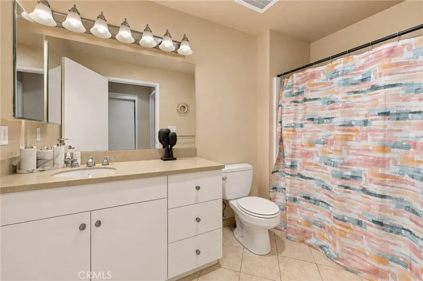13941 Sherman Way #407 photo 3