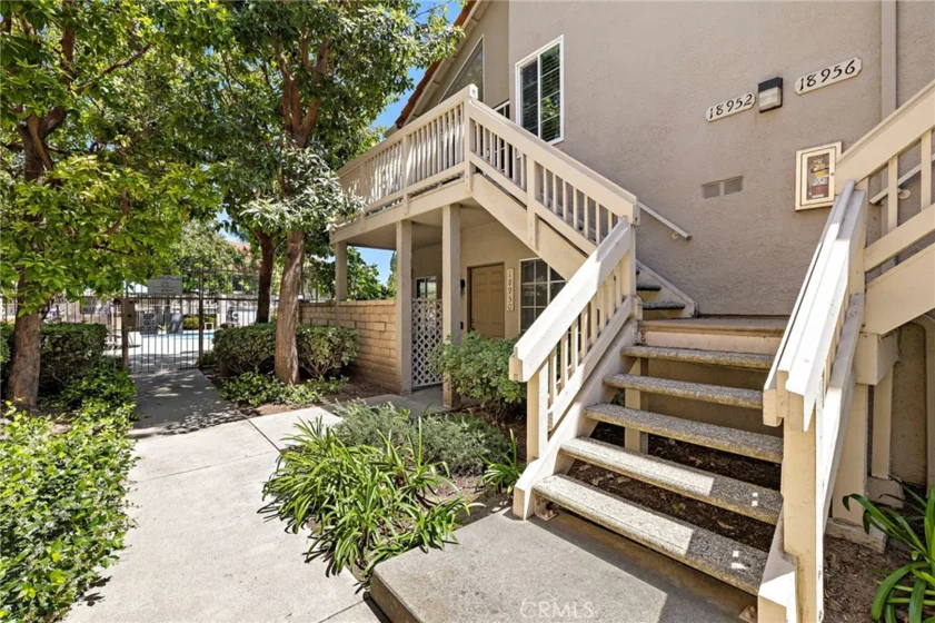 18952 Canyon View photo 3