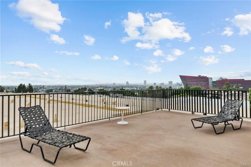 960 Larrabee #120 photo 14