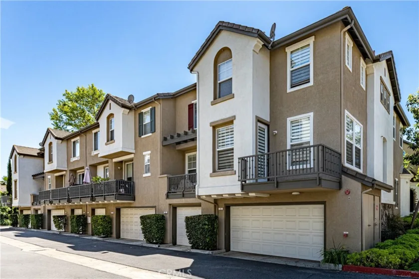 7 Burlingame Lane photo 1